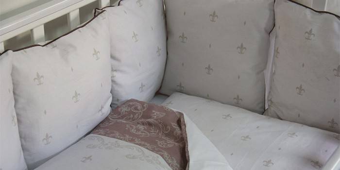 Бортики-подушки в детскую кроватку Лилии от брэнда ByTwinz