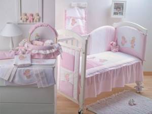 Детская кровать. что необходимо купить для кроватки новорожденному?