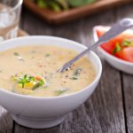 Для приготовления молочных супов лучше использовать кастрюлю с толстым дном