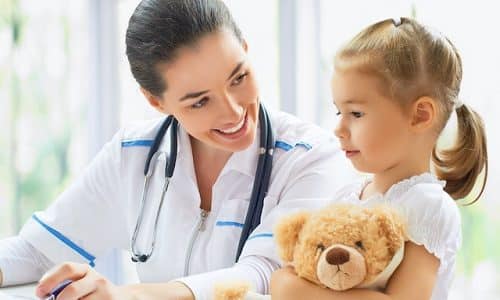 Если мочеиспускание у ребенка сопровождается тревожными симптомами, следует обязательно посетить доктора
