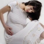 Если во время беременности выпирает пупок наружу, это опасно или нет Может ли развязаться и что происходит с ребенком