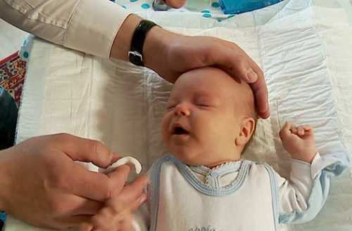 Гноится глазик у новорожденного: чем лечить