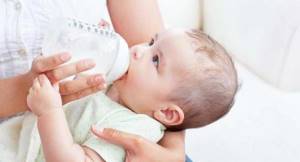 грудной ребенок пьет много воды причины