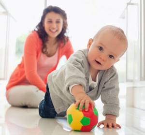 Как научить ребенка ползать в 8 месяцев