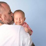 Как отучить ребенка от рук. Как не приучить грудничка к рукам