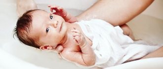 Как правильно купать новорожденную девочку