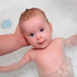 Как правильно купать ребенка в 3 месяца?