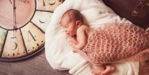 Как приучить новорожденного к режиму дня