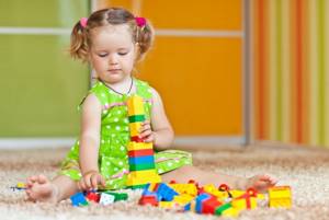 Какие игрушки полезны детям раннего возраста