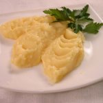 Картофельное пюре для грудничка в форме лодочки с зеленью