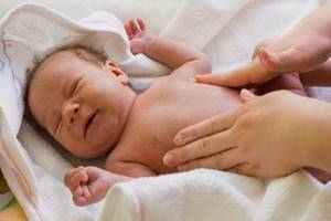 Колики в животе у новорожденных