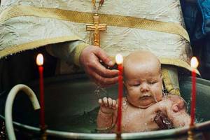 Крещение ребенка в церкви