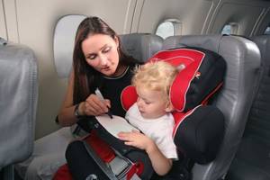 кресло для ребенка в самолет