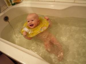 купание малыша