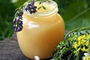 Липовый мед наиболее популярен среди кормящих женщин благодаря своему вкусу и аромату