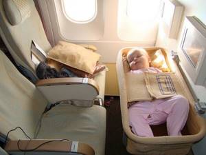 Маленький ребенок в самолете