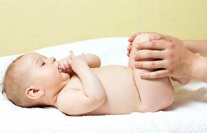 Новорожденный: проблемы с животиком в первые дни дома
