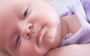 Новорожденный спит с открытыми глазами особенности