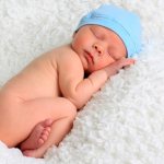Is it necessary to wear a hat for a newborn? - image 1 