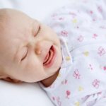 Плач трехмесячного ребёнка перед сном