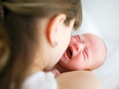 Почему плачет новорожденный ребенок