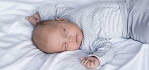 Правильные и неправильные позы сна для новорожденного