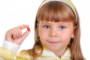 Прием витаминов - один из способов повышения иммунитета у часто болеющего ребенка