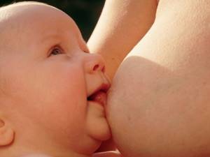 Процесс прикладывания ребенка к груди