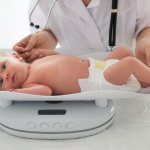 The height and weight of a child by month is especially important to take into account in babies under one year old.