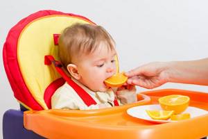 С какого возраста можно давать ребенку апельсин: особенности и рекомендации
