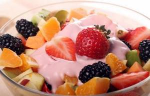 Салат из фруктов с йогуртом