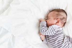 Сколько длится сон новорожденного