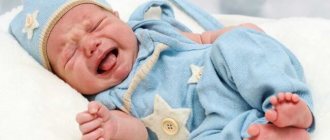 У новорожденного болит живот, что делать, как помочь и чем это может быть опасно