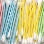 Вместо палочек лучше использовать ватные жгутики