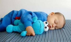 Все о том почему новорожденный вздрагивает во сне