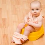 Желтый понос у ребенка: причины, что делать для лечения у новорожденных и детей постарше