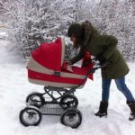 Зимняя коляска для новорождённого: функциональность и правила выбора